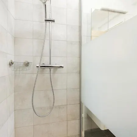 A Quelques Pas De La