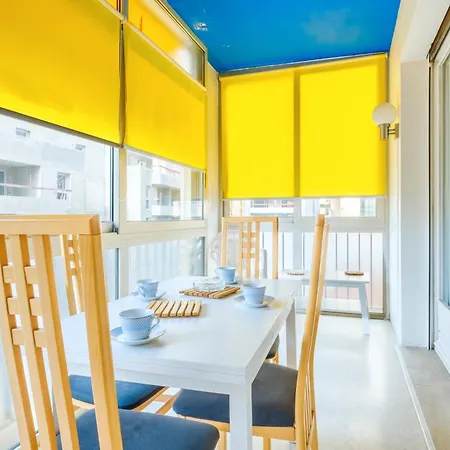 A Quelques Pas De La