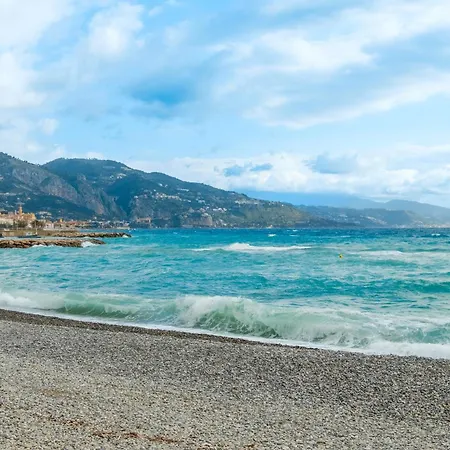 A Quelques Pas De La